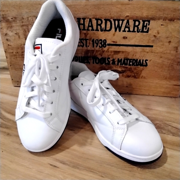 Fila Shoes - Women's Fila Sneakers EUC